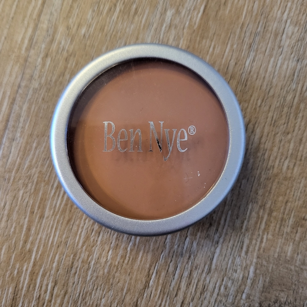 Ben Nye Beige Natural 4 HD Matte Foundation